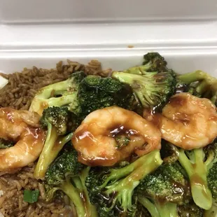 Shrimp with broccoli and fried rice