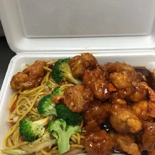 Orange chicken with lomein noodle