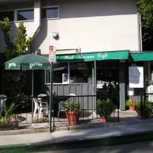 the outside of the restaurant
