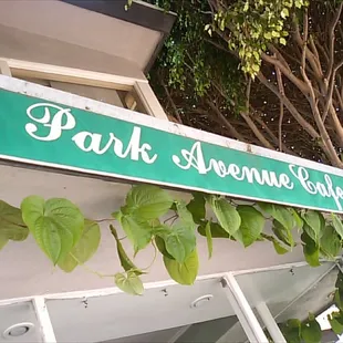 the sign for the restaurant