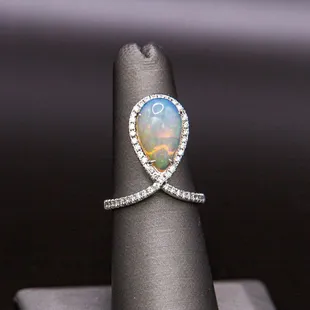 Opal ring set with round G Vs2 Diamonds