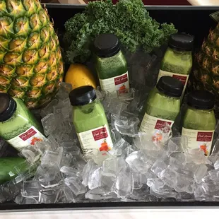 Green juice , kale . Spinach, pineapple, lemon and Ginger