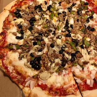 Parco pizza with sausage.