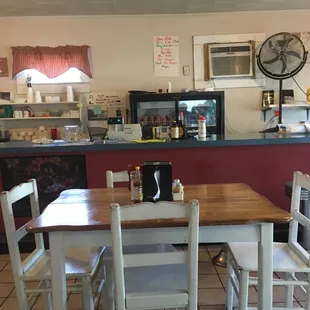 Quaint breakfast spot.