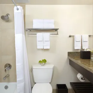 Park Shore Waikiki - Bathroom