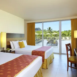 Park Shore Waikiki - Poolside Room