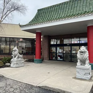 the entrance to a chinese restaurant