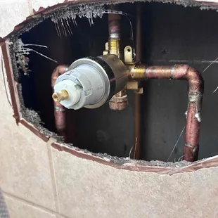 Replacing the knobs of the shower