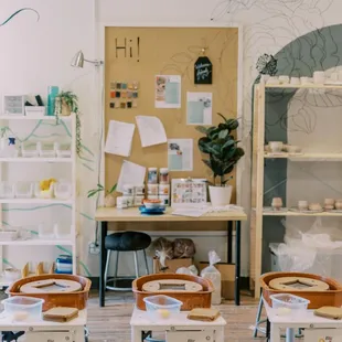 Pottery Wheel classes in Parker Colorado for kids, adults and teens. Parker Art School is the first pottery studio of its kind locally.