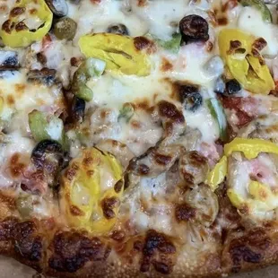 a close up of a pizza