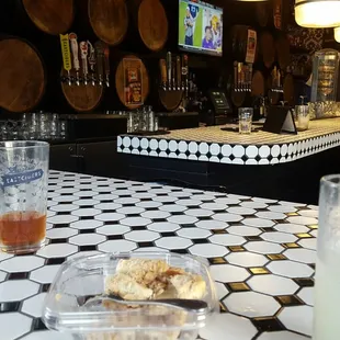 Great drinks and apple pie... awesome bartender...