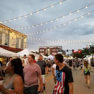 Strung lights + various booths + food trucks = parker days!