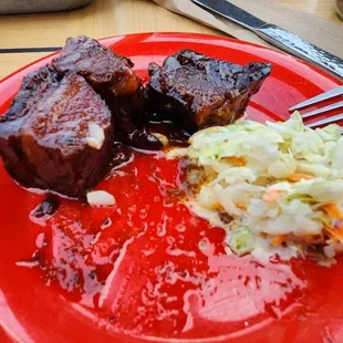 ribs and coleslaw