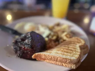 Tailgate Tavern & Grill