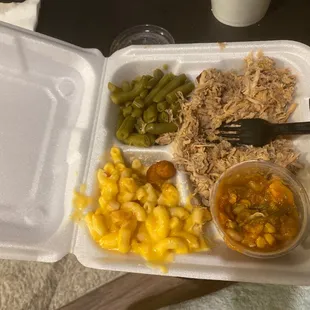 Small bbq dinner with mac &amp; cheese, green beans and brunswick stew