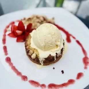 Warm butter cake- too sweet for me but the hubby liked it. Order if you have a sweet tooth.