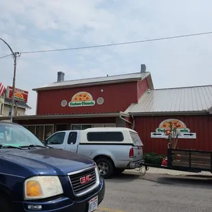 cars parked in front of the pizzeria