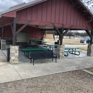 Covered seating/picnic area