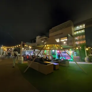 Seating/ food trucks