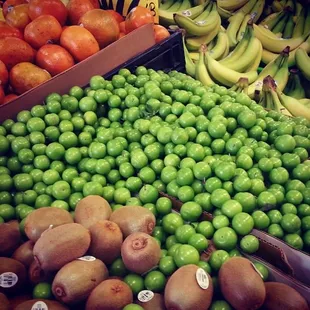 Sour green plums (gojeh sabz)!!