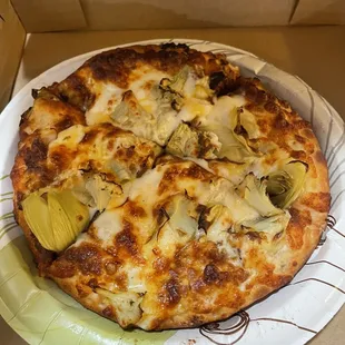 Cheese pizza with artichoke