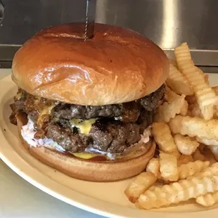 Delicious 1lb burger!!