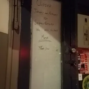 a sign on the door of a restaurant