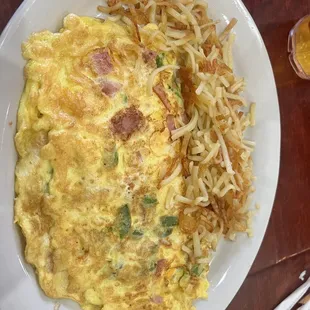 an omelet and french fries