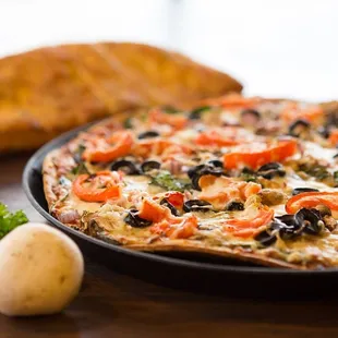 a pizza with tomatoes and olives