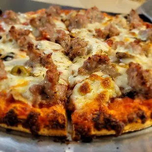 Sausage and mushroom small pizza