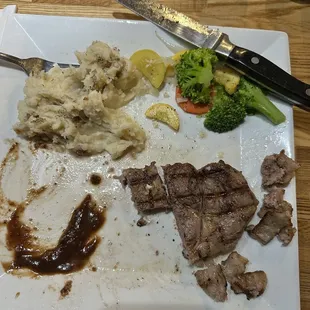 New York Steak, garlic Mashed potatoes and veggies.