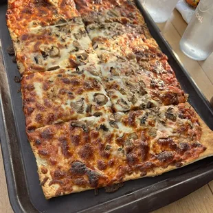 8-Cut Pizza with Mushrooms