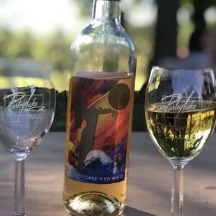 Wine!! Lake view!