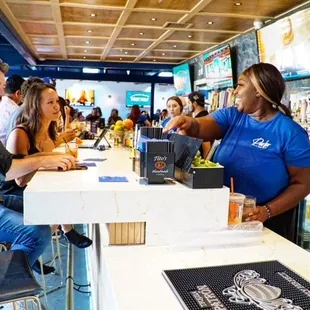 Chic Vibe with great food &amp; Drinks