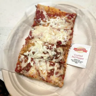 Khalia&apos;s Pizzeria- cheese pizza (definitely gave me French bread pizza from school lunch vibes)