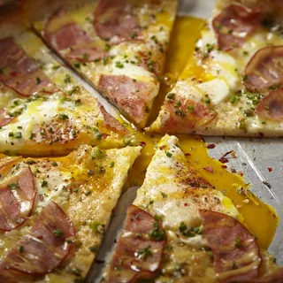 Eggs Benedict Pizza