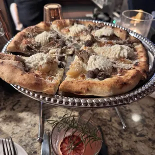 Truffle Roasted Mushroom Pizza