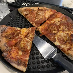 Honey pepperoni pizza