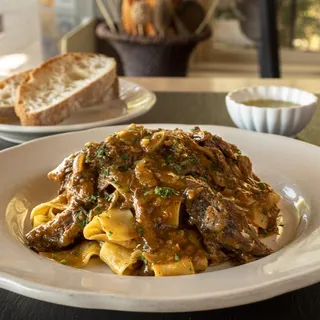 Pappardelle al Brasato e Funghi Porcini