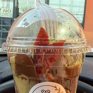 Dubai chocolate covered strawberries