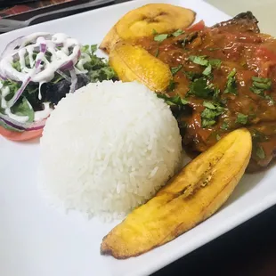 Lomo de res , Love those plantains.