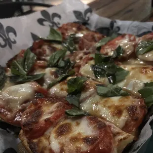 Caprese pizza on French bread, VERY GOOD!!