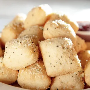 a bowl of crisped tater tots