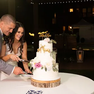 Kreshana did an awesome job of making sure everything stayed on schedule and the cake servers were ready to go.