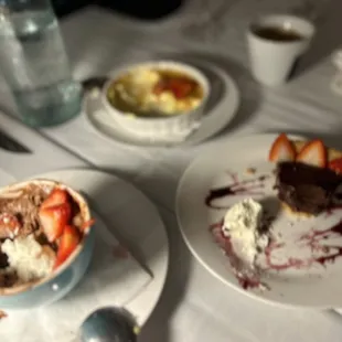 Mousse au chocolat et   l'orange, crème brûlée and raspberry chocolate tort