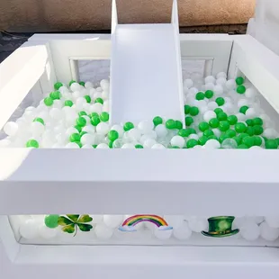 5x5 ball pit with a touch of color to make it pop