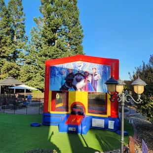 Frozen jump house. Kids jumper rentals. Bouncy house rentals in Elk Grove, CA.
