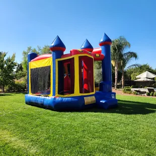 Mega castle - kids jump house with slide and basket ball hoop inside. Kids jumper rentals #kidsjumperrentals kids bouncy house rentals