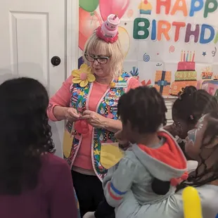 Sunshine the clown balloon twisting