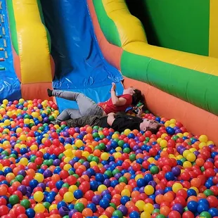 Ball pit slide